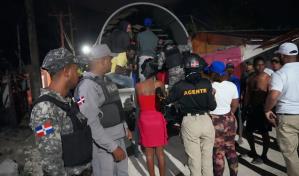 Migración detiene 500 haitianos indocumentados en Mata Mosquito y desmantela casas