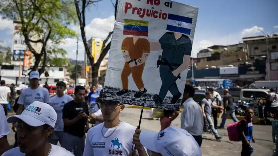 Una jueza en EE. UU. detiene la deportación a El Salvador de un centenar de venezolanos Una jueza en EE. UU. detiene la deportación a El Salvador de un centenar de venezolanos