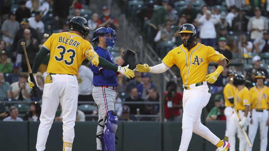Miguel Andújar jonronea, se va de 5-3, pero los Atléticos no pueden superar a los Rangers Miguel Andújar jonronea, se va de 5-3, pero los Atléticos no pueden superar a los Rangers