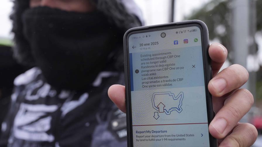 Órdenes de abandonar el país, incluso para ciudadanos de EE. UU, generan confusión entre inmigrantes
