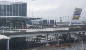 Video de vigilancia muestra a polizona de vuelo Nueva York-París evadiendo a agentes