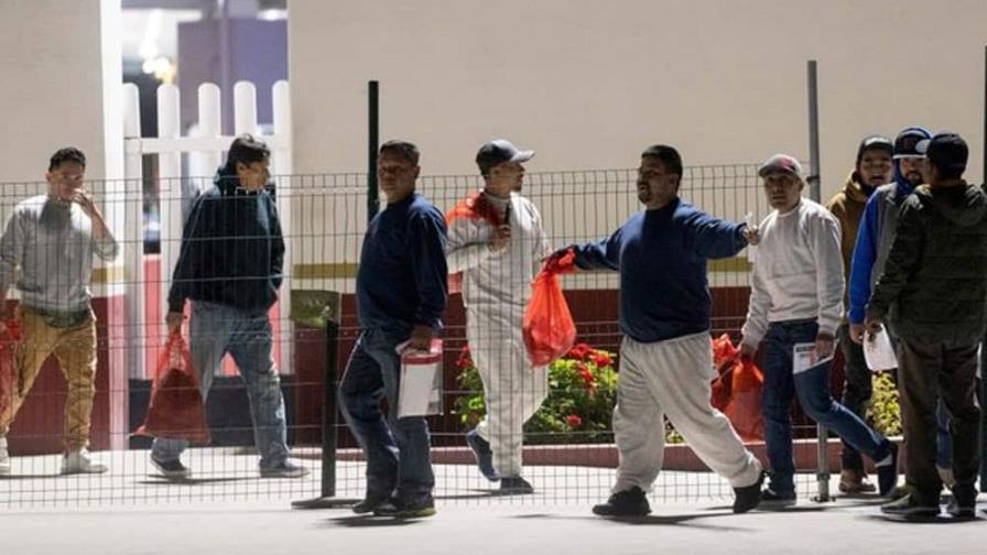 Más de 20 jornaleros detenidos en redada de inmigración en estacionamiento en Los Ángeles Más de 20 jornaleros detenidos en redada de inmigración en estacionamiento en Los Ángeles