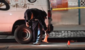 Mujer de 61 años muere tras recibir un disparo en la cabeza durante tiroteo en Nueva York Mujer de 61 años muere tras recibir un disparo en la cabeza durante tiroteo en Nueva York