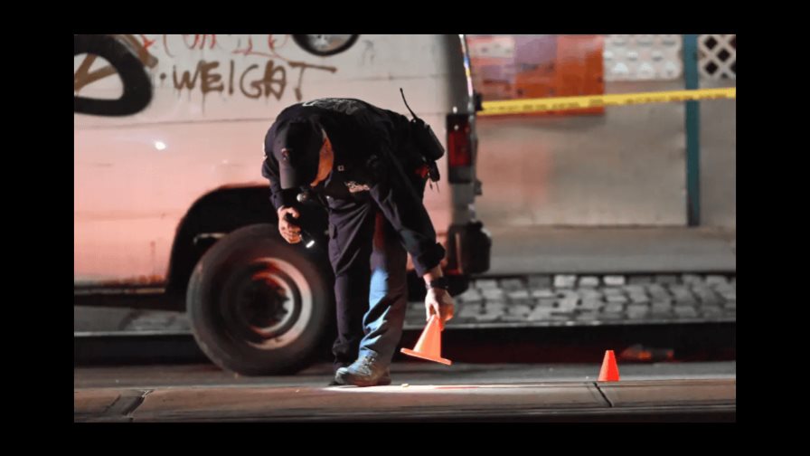 Mujer de 61 años muere tras recibir un disparo en la cabeza durante tiroteo en Nueva York Mujer de 61 años muere tras recibir un disparo en la cabeza durante tiroteo en Nueva York