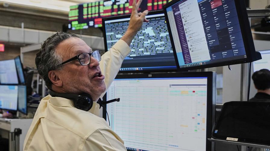 Wall Street sube en un repunte mundial tras Trump suavizar retórica sobre comercio y la Fed Wall Street sube en un repunte mundial tras Trump suavizar retórica sobre comercio y la Fed