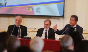 Leonel Fernández encabeza en Francia coloquio sobre la Revolución de Abril de 1965