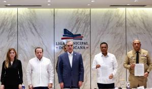 Migración y los gobiernos municipales firman un convenio para fortalecer las deportaciones