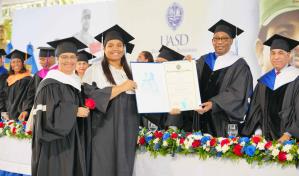 La UASD conmemora Revolución de Abril invistiendo a 2,507 profesionales de grado y postgrado