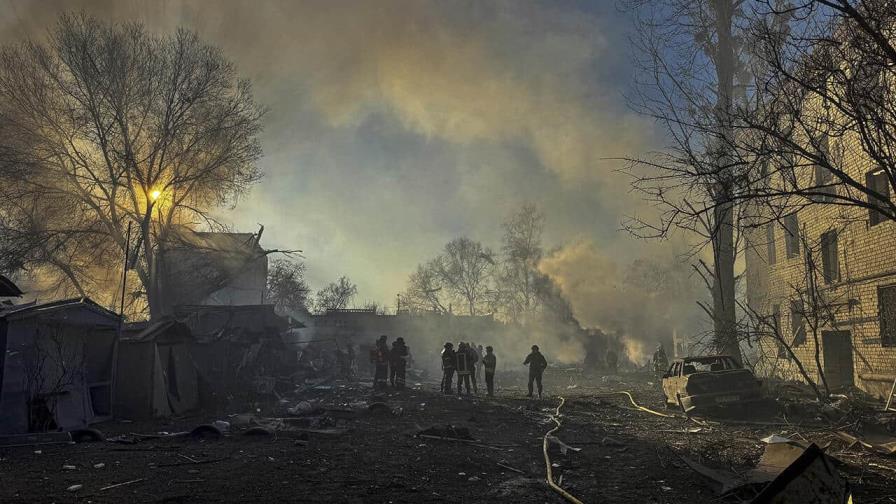 Rusia ataca con misiles a Kiev en medio de tensiones entre Trump y Zelenski Rusia ataca con misiles a Kiev en medio de tensiones entre Trump y Zelenski