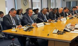 El gobernador Valdez Albizu participa en las reuniones de primavera del FMI y del GBM