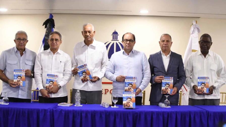 Bienvenido Solano pone a circular libro sobre atletas olímpicos de La Romana Bienvenido Solano pone a circular libro sobre atletas olímpicos de La Romana