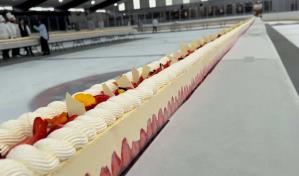 El frasier más largo del mundo es francés: un pastel de fresas de más de 120 metros