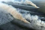 Unos 3,000 evacuados por incendio en la costa este de EEUU