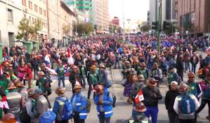 Miles de mineros colapsan La Paz en protesta por la falta de combustible