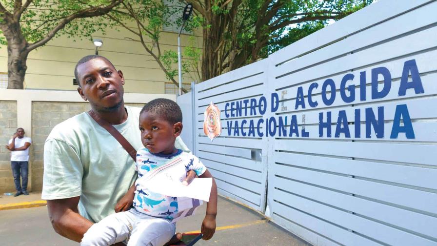 La desesperación arropa a los familiares de detenidos en el Vacacional de Haina La desesperación arropa a los familiares de detenidos en el Vacacional de Haina