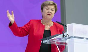 FMI: la economía mundial avanza mejor de lo temido, pero se mantiene la incertidumbre