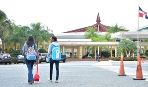 El Mescyt retira becas a grupo de estudiantes de la UASD y explica las razones