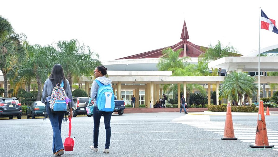 El Mescyt retira becas a grupo de estudiantes de la UASD y explica las razones El Mescyt retira becas a grupo de estudiantes de la UASD y explica las razones