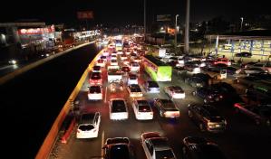 Volcadura de camión provoca caos vehicular por varias horas en el kilómetro 9 de la autopista Duarte