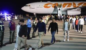 Estados Unidos envía un avión con 199 migrantes a Venezuela, entre ellos cuatro niños