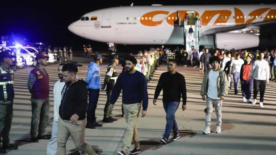 Estados Unidos envía un avión con 199 migrantes a Venezuela, entre ellos cuatro niños Estados Unidos envía un avión con 199 migrantes a Venezuela, entre ellos cuatro niños