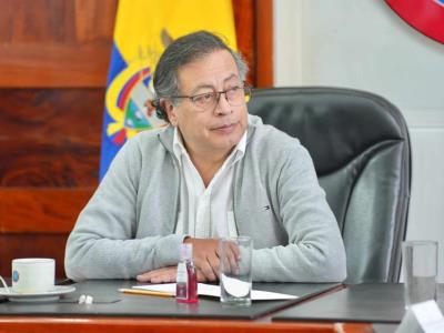 Petro dice seguridad de Miguel Uribe fue "extrañamente" disminuida