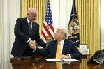 Trump critica a dueños de NFL por ignorar a Shedeur Sanders en primera ronda del Draft
