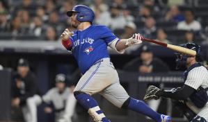 Kirk conecta doble de dos carreras en la novena y da triunfo a Azulejos sobre Yankees