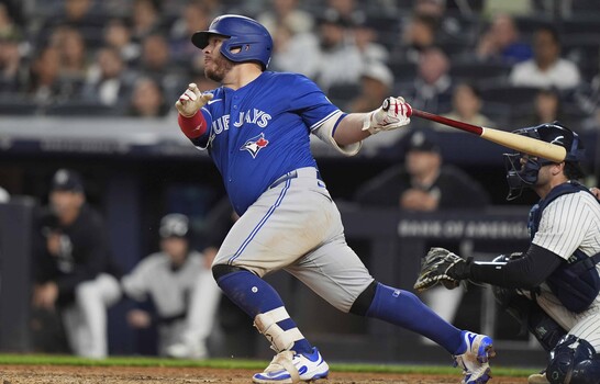 El receptor de Toronto, Alejandro Kirk, se somete a radiograf&iacute;as por lesi&oacute;n en el pulgar izquierdo