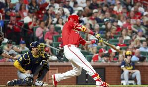 Liberatore lanza seis y ayuda a Cardenales a vencer a Cerveceros