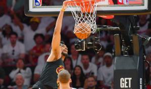 Cavaliers propinan al Heat su peor derrota en playoffs y toman ventaja de 3-0 en la serie