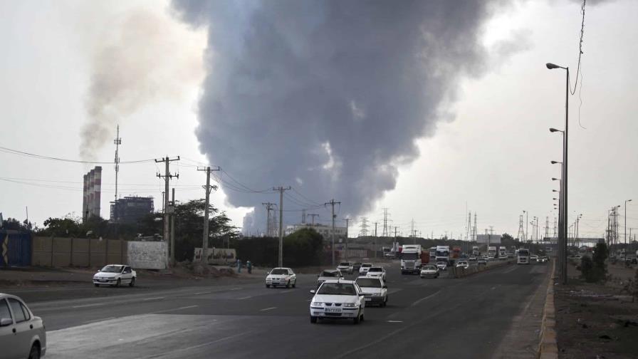 Explosión masiva e incendio en un puerto iraní dejan al menos 516 heridos Explosión masiva e incendio en un puerto iraní dejan al menos 516 heridos