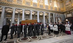 Francisco, el papa del pueblo, descansa en su última morada