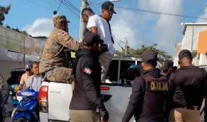 Autoridades dominicanas revisan que no regresen haitianos tras destrucción de viviendas en Friusa
