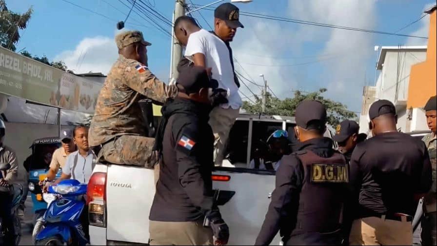 Autoridades dominicanas revisan que no regresen haitianos tras destrucción de viviendas en Friusa Autoridades dominicanas revisan que no regresen haitianos tras destrucción de viviendas en Friusa
