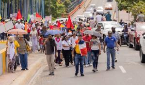 Marcha de la izquierda conmemora la Revolución de Abril y rechaza construcción de presa de colas