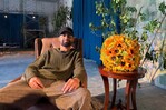 Jay Wheeler agradece a sus fans en Miami con una fiesta campestre llena de girasoles