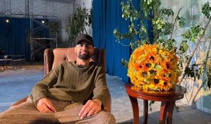 Jay Wheeler agradece a sus fans en Miami con una fiesta campestre llena de girasoles