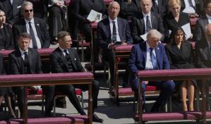 Melania Trump dice que rezó por la paz en el mundo durante el funeral del papa Francisco