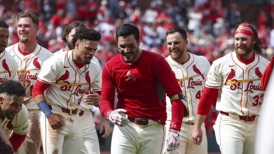 Jonr&oacute;n de Arenado da victoria a Cardenales 6-5 sobre Cerveceros que pierden ventaja de 5-0