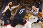 Curry brilla con 36 puntos y Warriors vencen 104-93 a Rockets para tomar ventaja 2-1