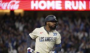 Teoscar Hernández conecta jonrón decisivo en la octava entrada y Dodgers vencen 8-4 a Piratas