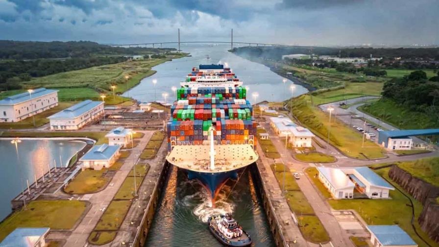 Trump afirma que los barcos de EE. UU. deberían pasar gratis por los canales de Panamá y Suez Trump afirma que los barcos de EE. UU. deberían pasar gratis por los canales de Panamá y Suez