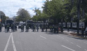 Tenso y resguardado ambiente en los alrededores del parque Independencia