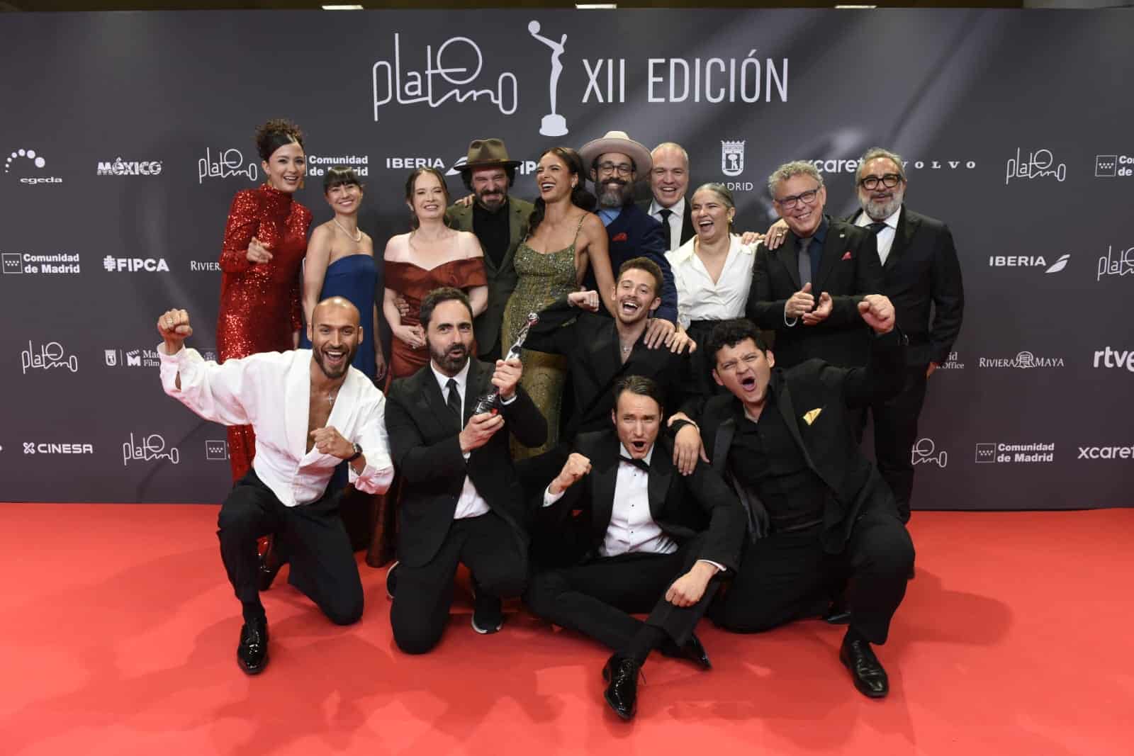 El elenco de Cien años de soledad en Premios Platino.