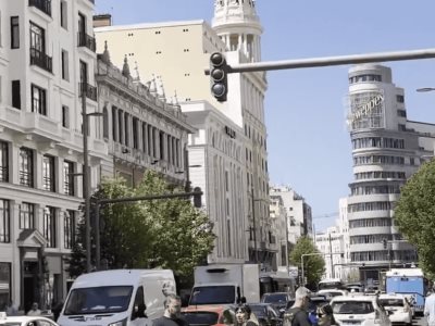 Gobierno España busca limitar alza de la electricidad y carburantes