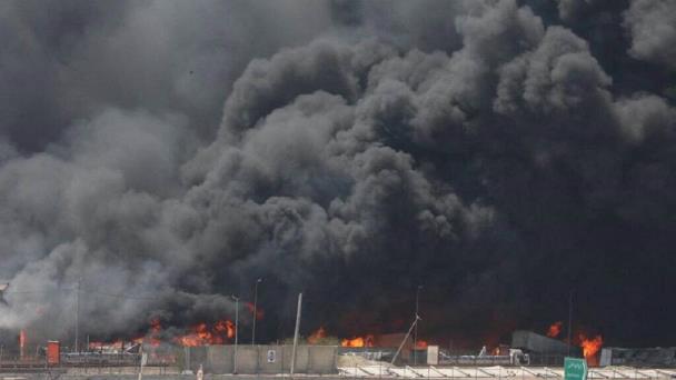 Explosión letal en Irán: el fuego sigue haciendo estragos en el mayor puerto del país