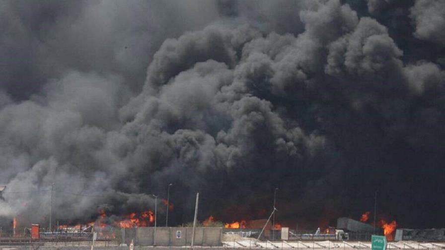 Explosión letal en Irán: el fuego sigue haciendo estragos en el mayor puerto del país Explosión letal en Irán: el fuego sigue haciendo estragos en el mayor puerto del país
