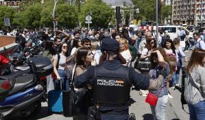 El apagón eléctrico devuelve a los españoles a las aglomeraciones en los supermercados