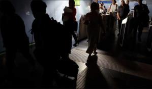 Reabre el aeropuerto de Lisboa a pasajeros tras cancelaciones y retrasos por el apagón